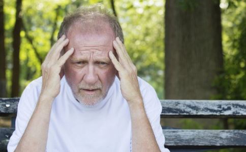 6个原因容易让老人出现头痛
